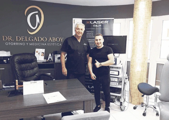 Delgado Aboy junto al DJ Oscar